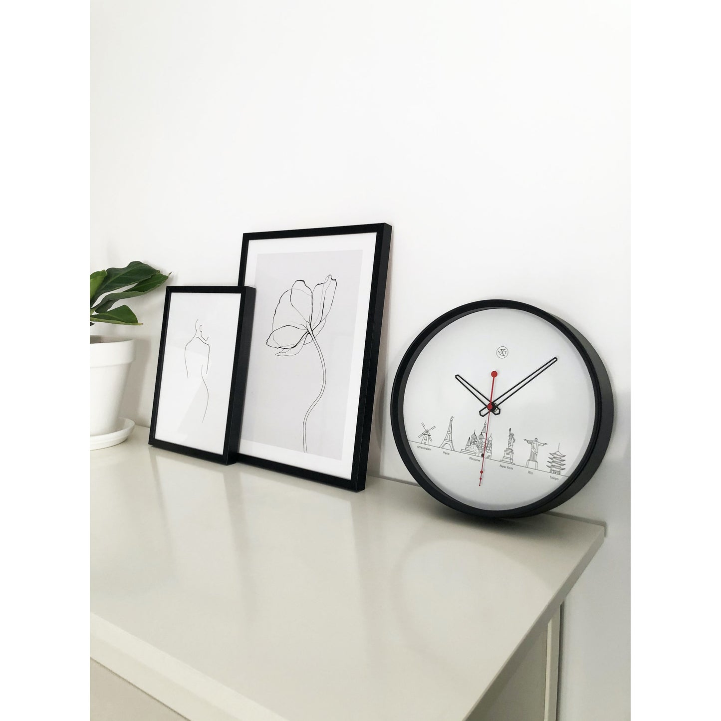 nXt- Wall clock - Ø 30 cm - Plastic - Black / White - 'Worldtour'